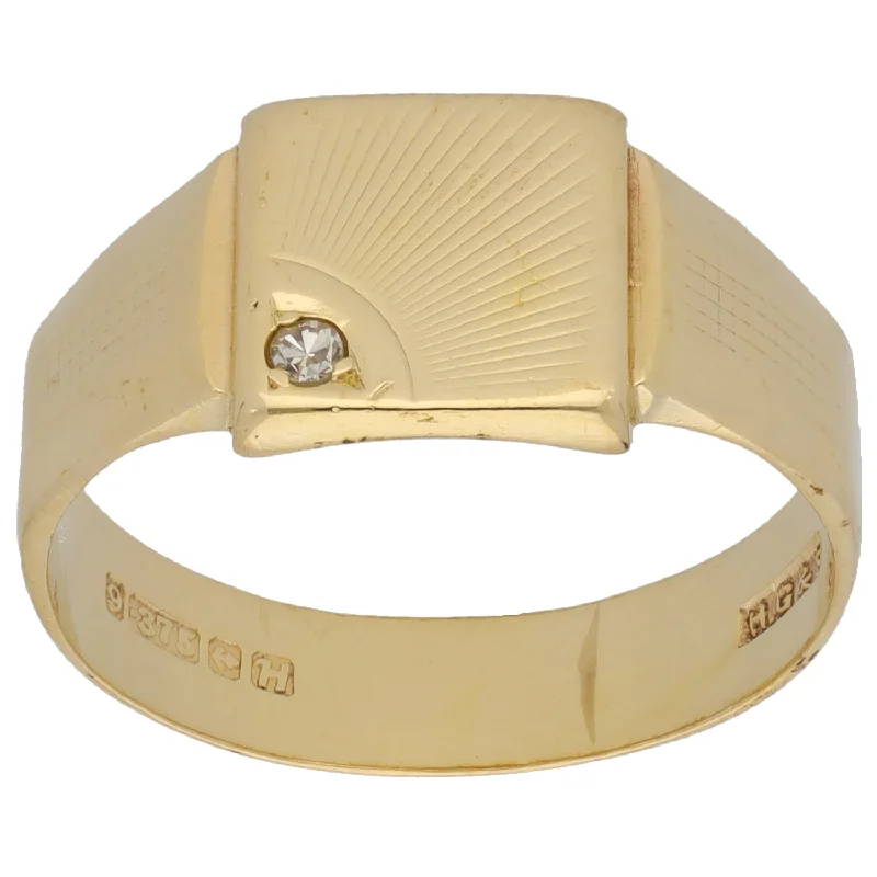 Flat stone rings-9ct Gold 0.02ct Diamond Patterned Signet Ring Size R