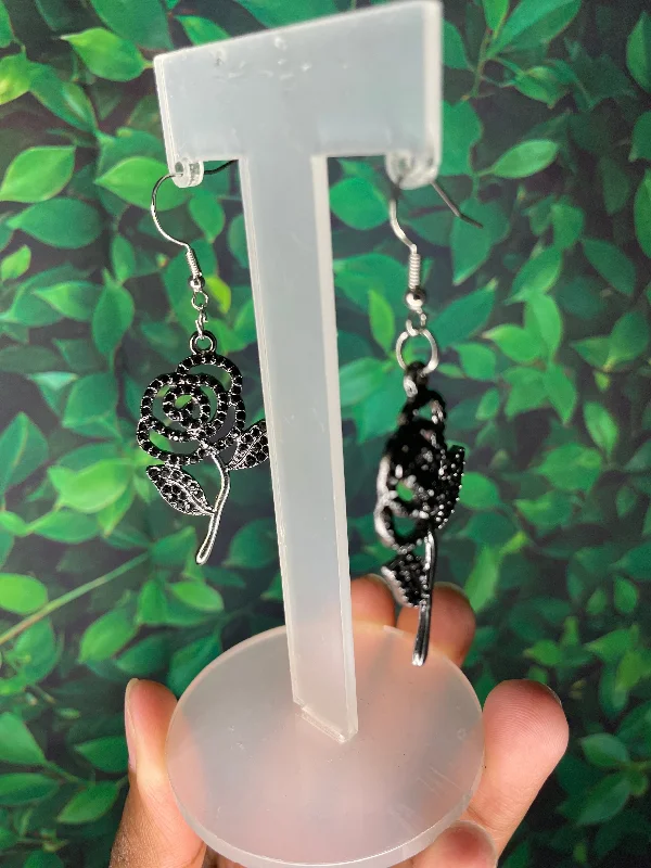 Bloom pattern earrings-Black flower earrings