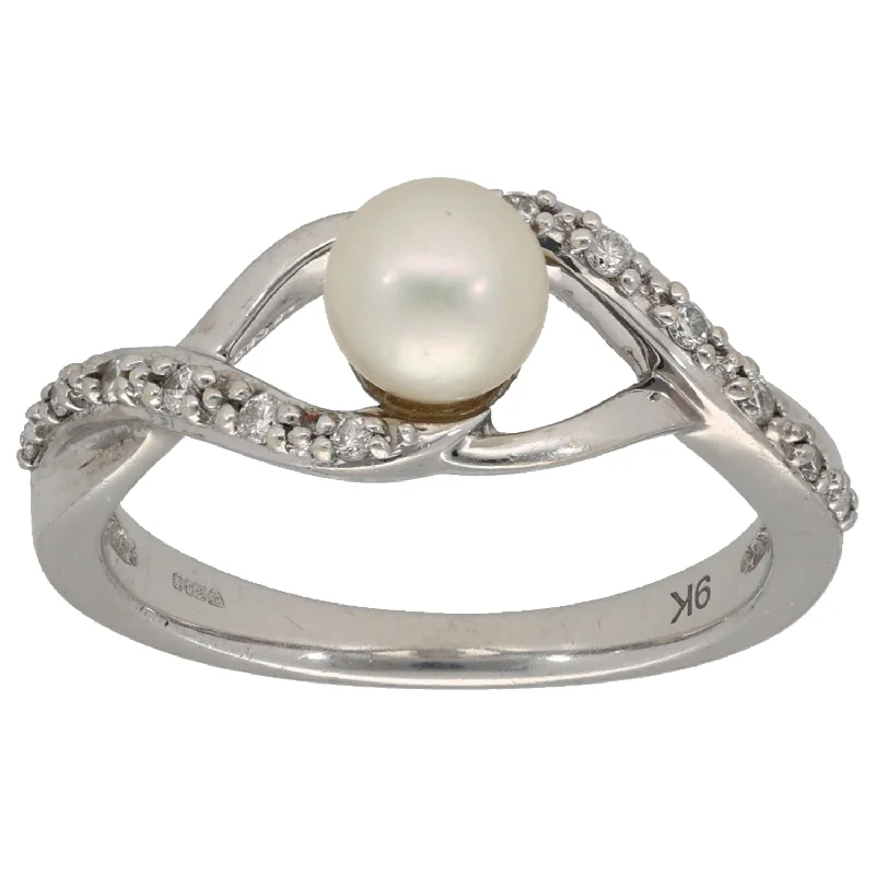 Wide geometric rings-9ct White Gold Cultured Pearl & 0.06ct Diamond Dress/Cocktail Ring Size P