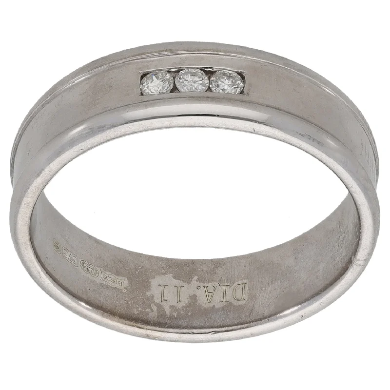 Layered metal rings-9ct White Gold 0.11ct Diamond Three Stone Ring Size R