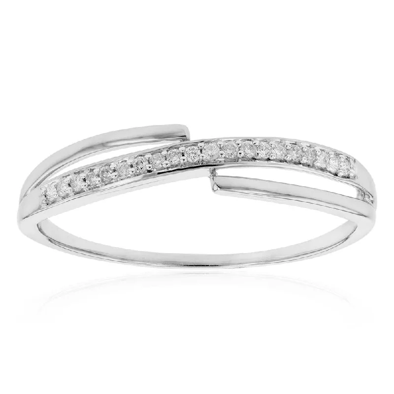 Round gem rings-9ct White Gold Fashion Ring Set With 20 White Diamonds